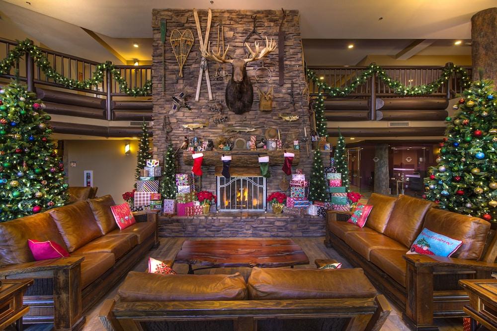 فندق ذا جراند آت جراند كانيون توسايان المظهر الخارجي الصورة The lobby at the Lodge at Whitefish Lake