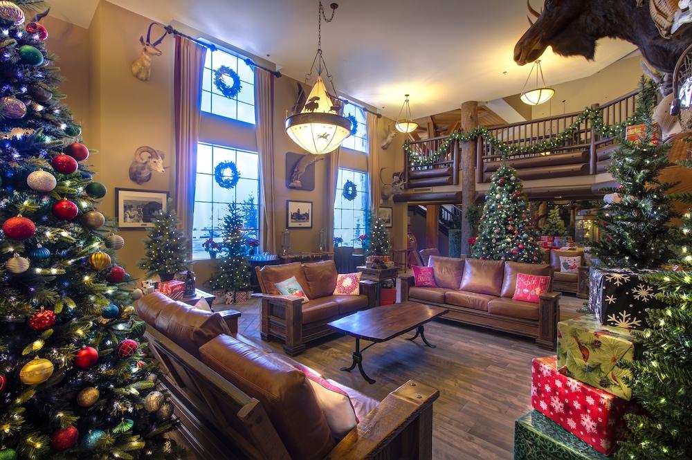 فندق ذا جراند آت جراند كانيون توسايان المظهر الخارجي الصورة The lobby of the Inn at Christmas Place