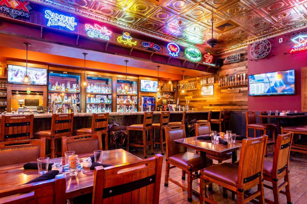 فندق ذا جراند آت جراند كانيون توسايان المظهر الخارجي الصورة Interior of a Buffalo Wild Wings restaurant