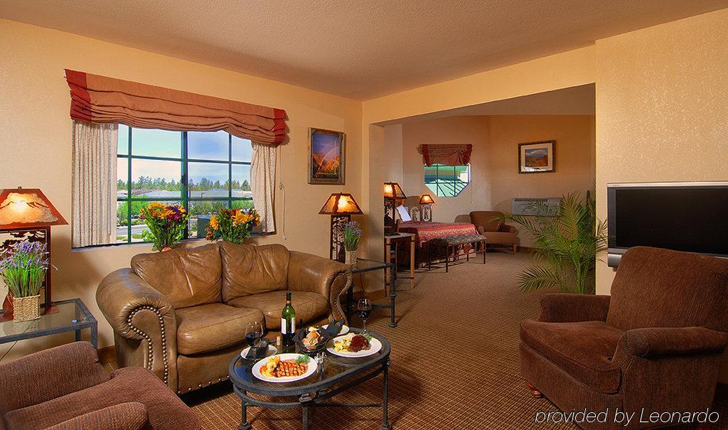 فندق ذا جراند آت جراند كانيون توسايان الغرفة الصورة A suite at the Inn at the Opera