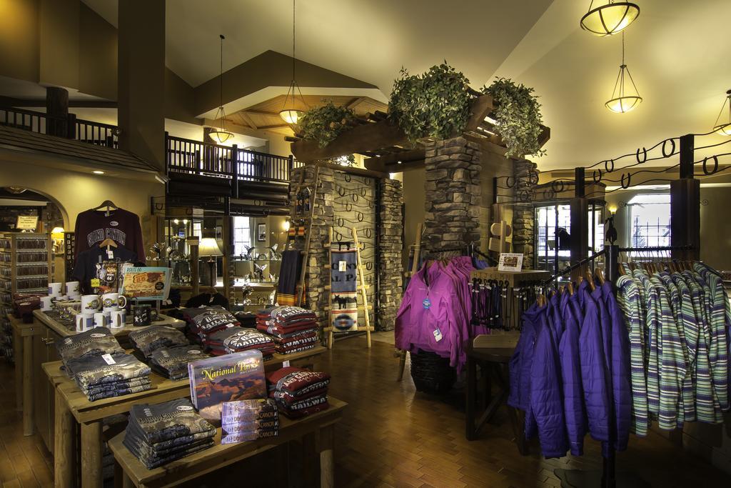 فندق ذا جراند آت جراند كانيون توسايان المظهر الخارجي الصورة The interior of the gift shop at the Grand Canyon Visitor Center
